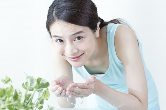 眼周围细纹怎么去 简单有效改善眼周围细纹的方法 美容健康 第2张