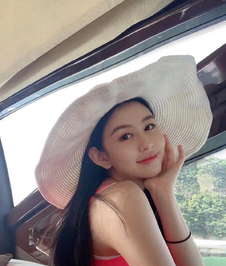 邱淑贞女儿晒万圣节造型，21岁沈月九尾狐装扮超惊艳不输妈妈 明星搭配 第7张
