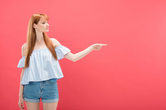 胳膊粗的女人穿什么衣服好看 这样穿隐藏拜拜肉 穿搭 第1张