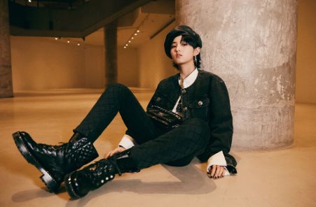 张子枫穿露脐装秀曼妙身材，小女孩终于长大了 时尚 第1张