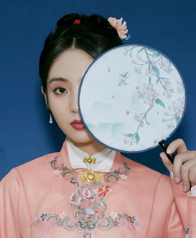 “古装美人”邢菲一袭汉服羡煞旁人，国色天香也不过如此 时尚 第3张