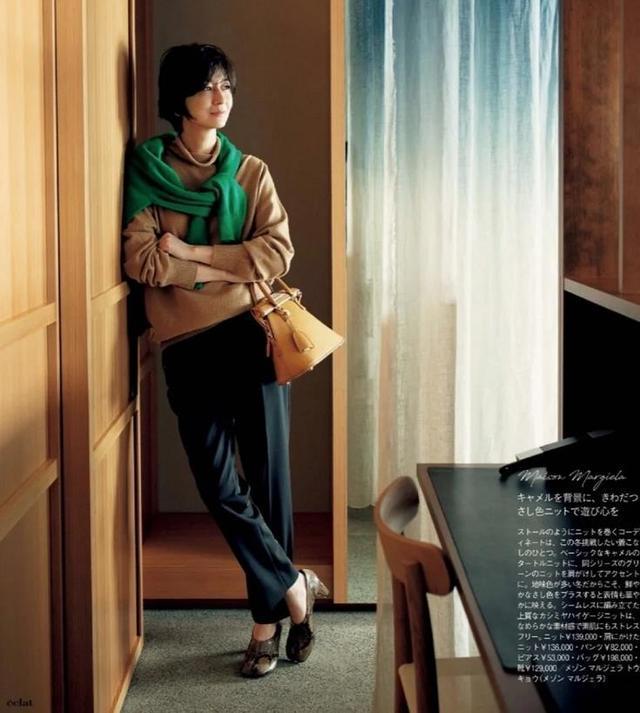 50岁左右的女人建议少穿卫衣，学这位博主的搭配优雅又大方 穿搭 第1张