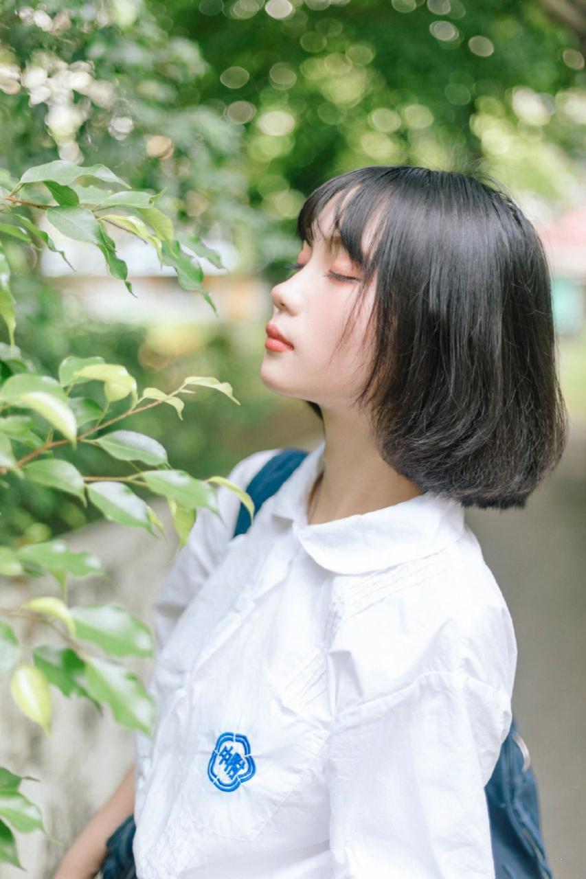 短发美女学生JK制服诱惑户外风格写真图片 美图 第1张