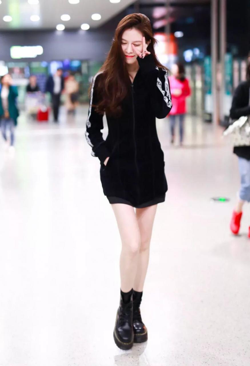 谭松韵、张含韵穿上丝绒裙秒变少女，美到开挂了 时尚 第9张
