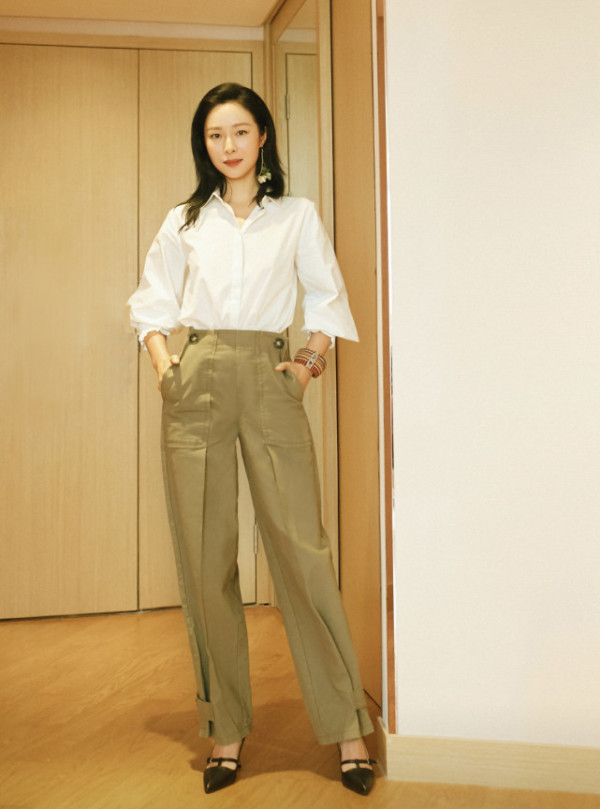 江一燕将“复古”进行到底？长裙包裹全身像极了油画中的女人 时尚 第7张