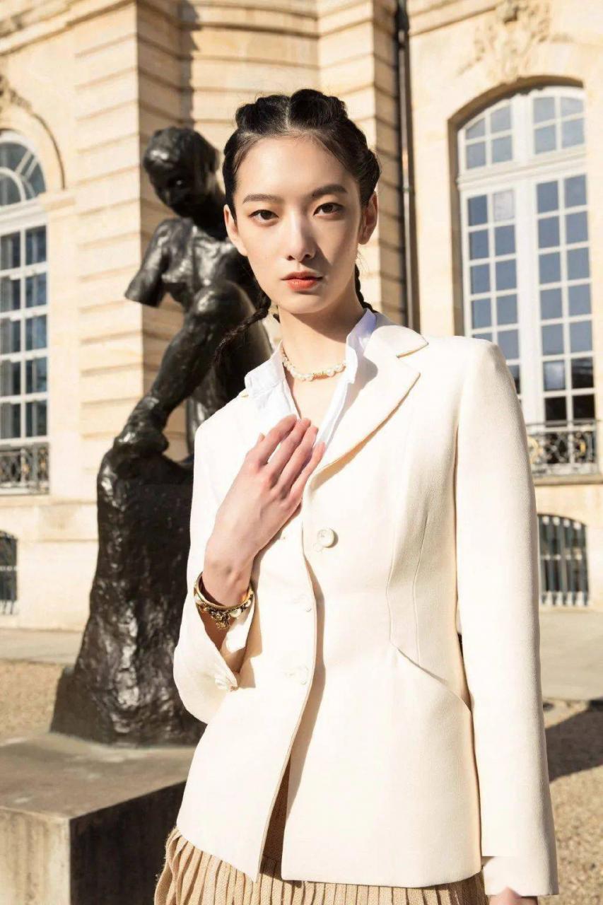 超模cici项偞婧的美是一种非常轻盈的美 时尚 第2张