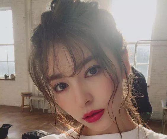 女人出门一定要化淡妆! 但要注意这三个小细节, 不然和没化妆一样 健康 第1张