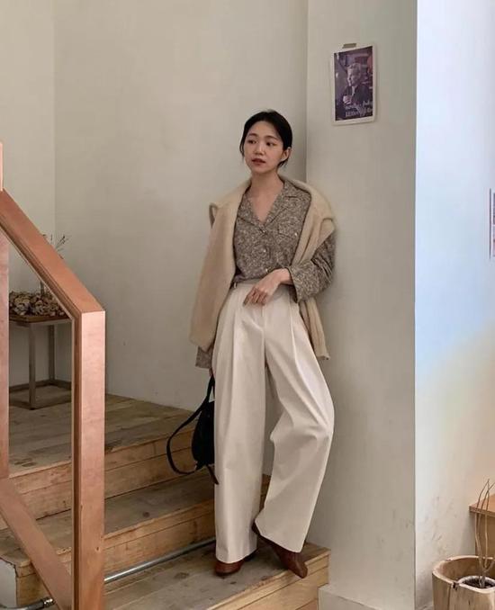 约会必备：韩国女孩的软妹风毛衣 穿搭技巧 第12张