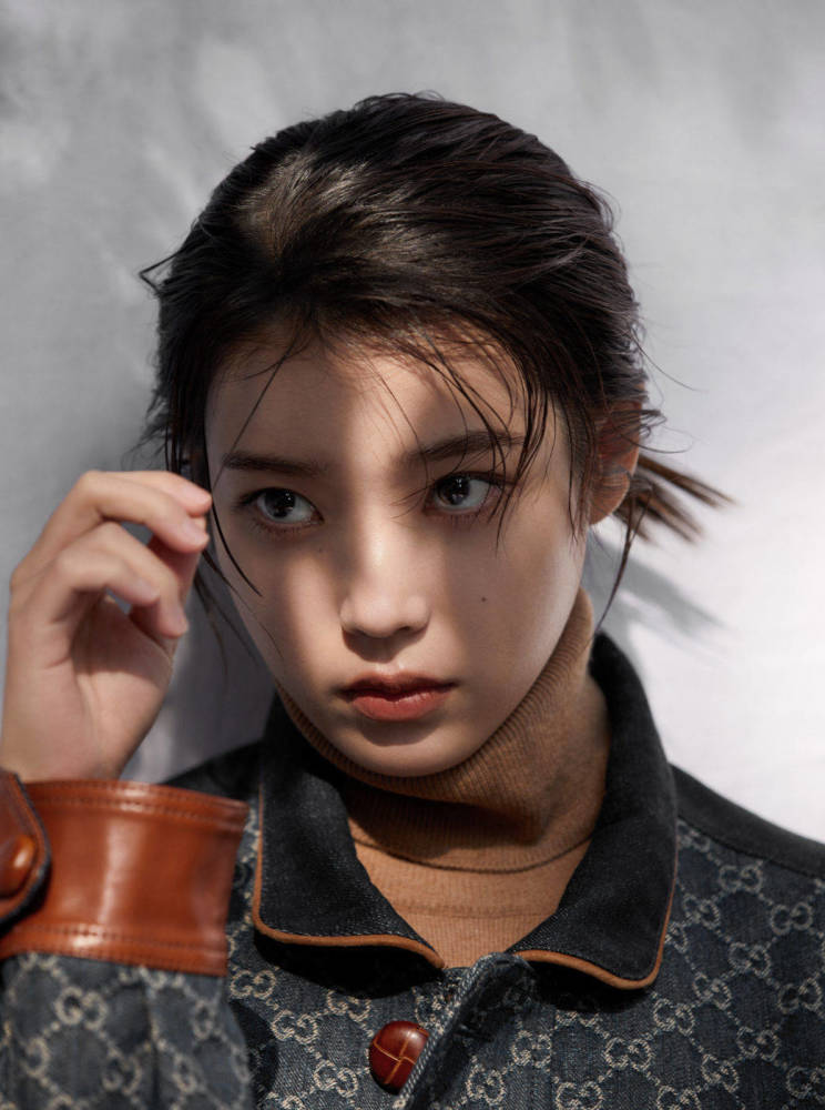 IU李知恩《GQ》杂志大片公开，娇俏美人变身高冷美女惊艳全场 时尚 第1张