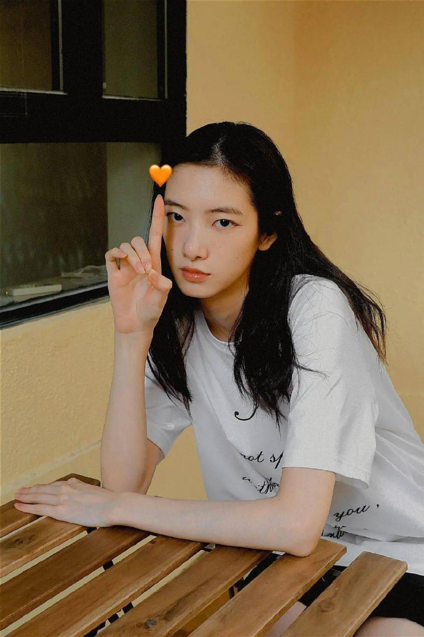 超模cici项偞婧的美是一种非常轻盈的美 时尚 第13张