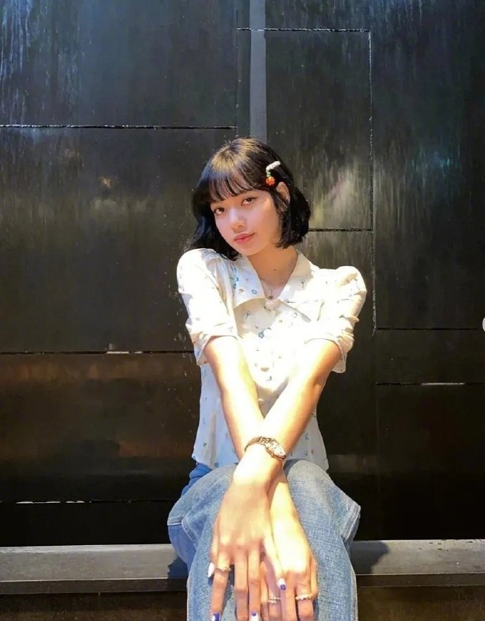 LISA的黑茶色短发超显白 美容健康 第5张