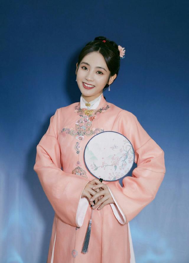 “古装美人”邢菲一袭汉服羡煞旁人，国色天香也不过如此 时尚 第2张
