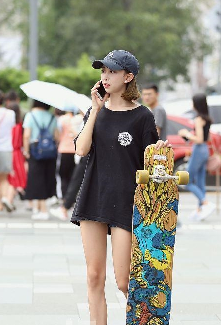 路人街拍，小姐姐穿衣风格更倾向性感风，很是好看 街拍 第2张