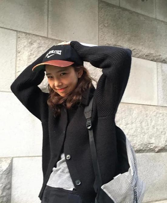 约会必备：韩国女孩的软妹风毛衣 穿搭技巧 第6张