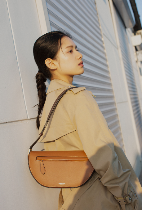 张婧仪穿“JK制服”变初恋女神，清纯模样惹人爱 时尚 第3张