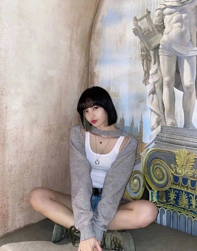 LISA的黑茶色短发超显白 美容健康 第2张