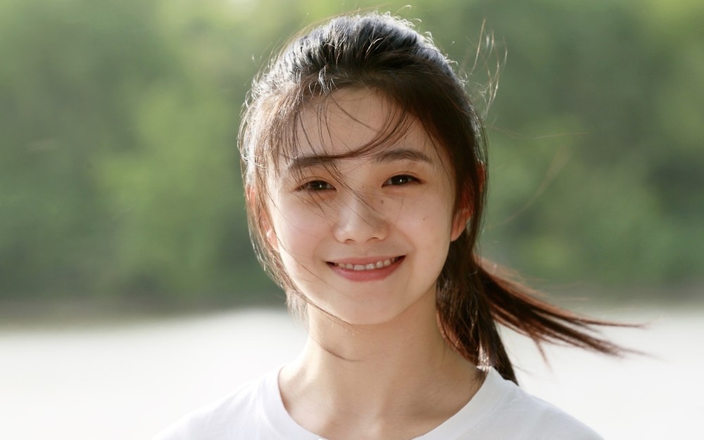 张艺谋新电影女主公开，16岁就成“谋女郎”，待播电影资源爆表 明星搭配 第4张