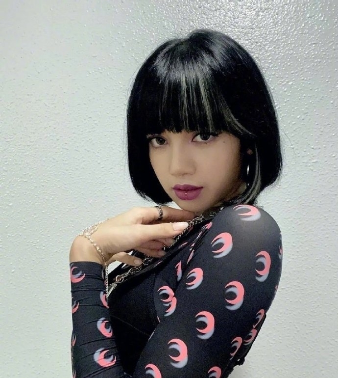 LISA的黑茶色短发超显白 美容健康 第7张