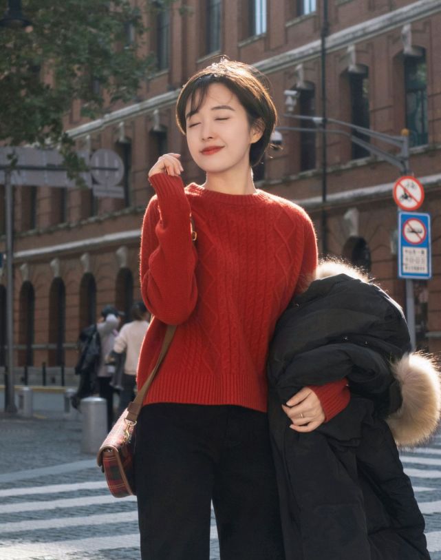 日常穿搭怎么穿才高级？没必要装嫩，简约的针织衫穿搭就很不错 穿搭 第6张