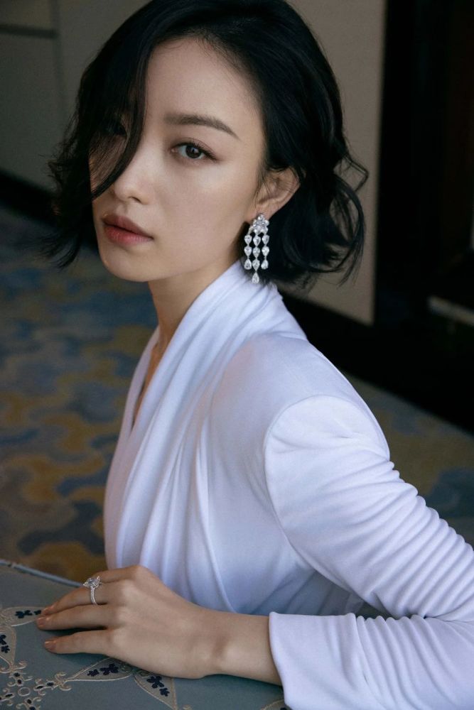 “脸大”偏偏还剪了短发？不久靠这几招，修饰脸型连倪妮都用上了 美容健康 第9张