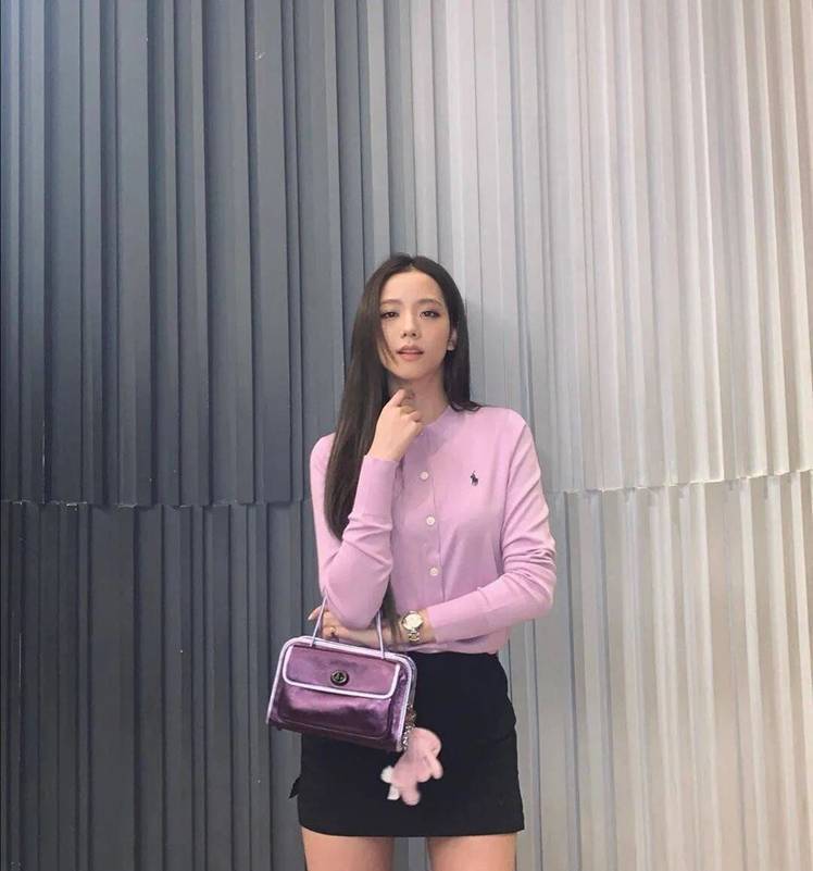 金智秀针织套装配棉鞋都能穿出高级感，难怪是团内“颜值担当” 时尚 第3张