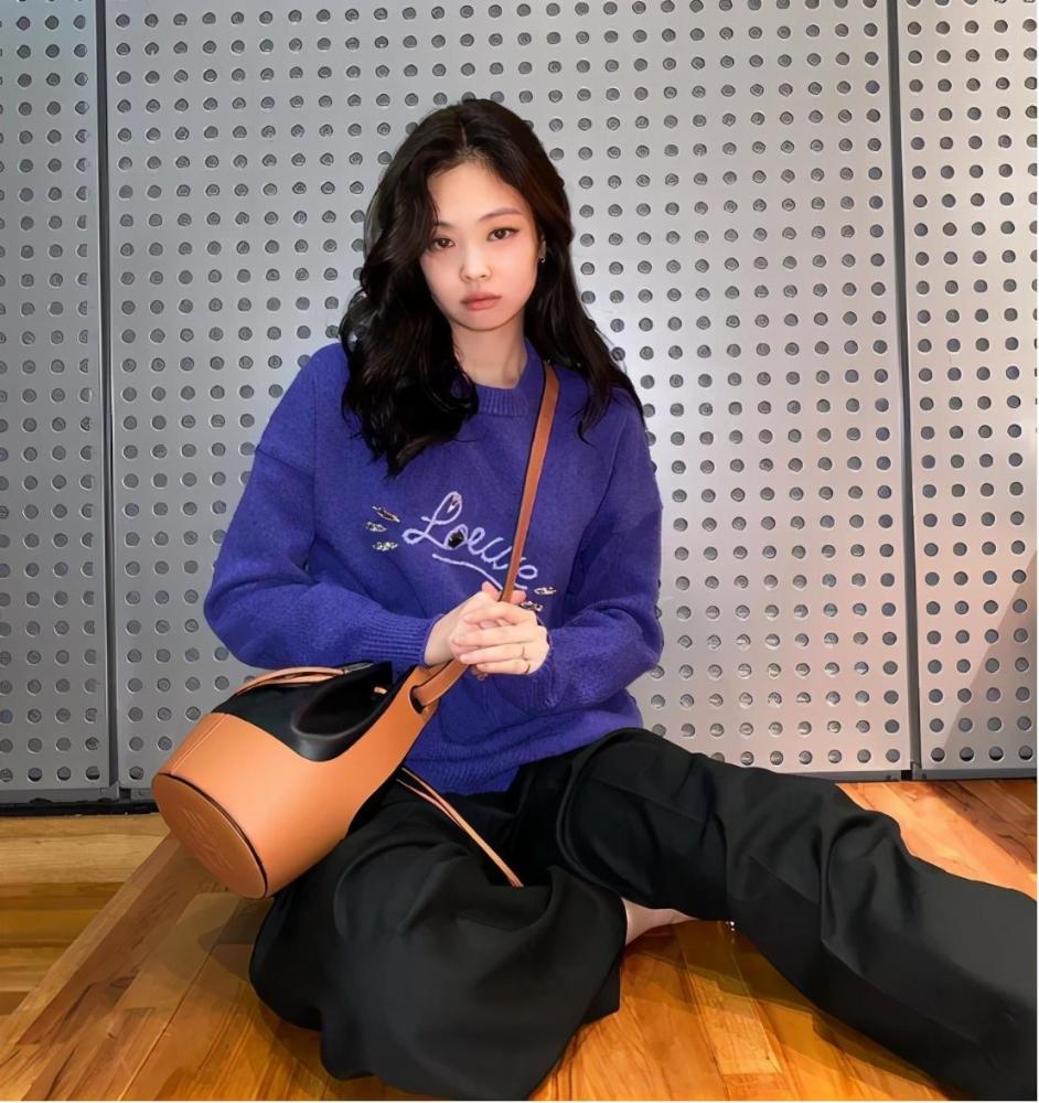 秋冬换新包？女明星人手一个的秋冬新季包包，太百搭了 穿搭 第7张