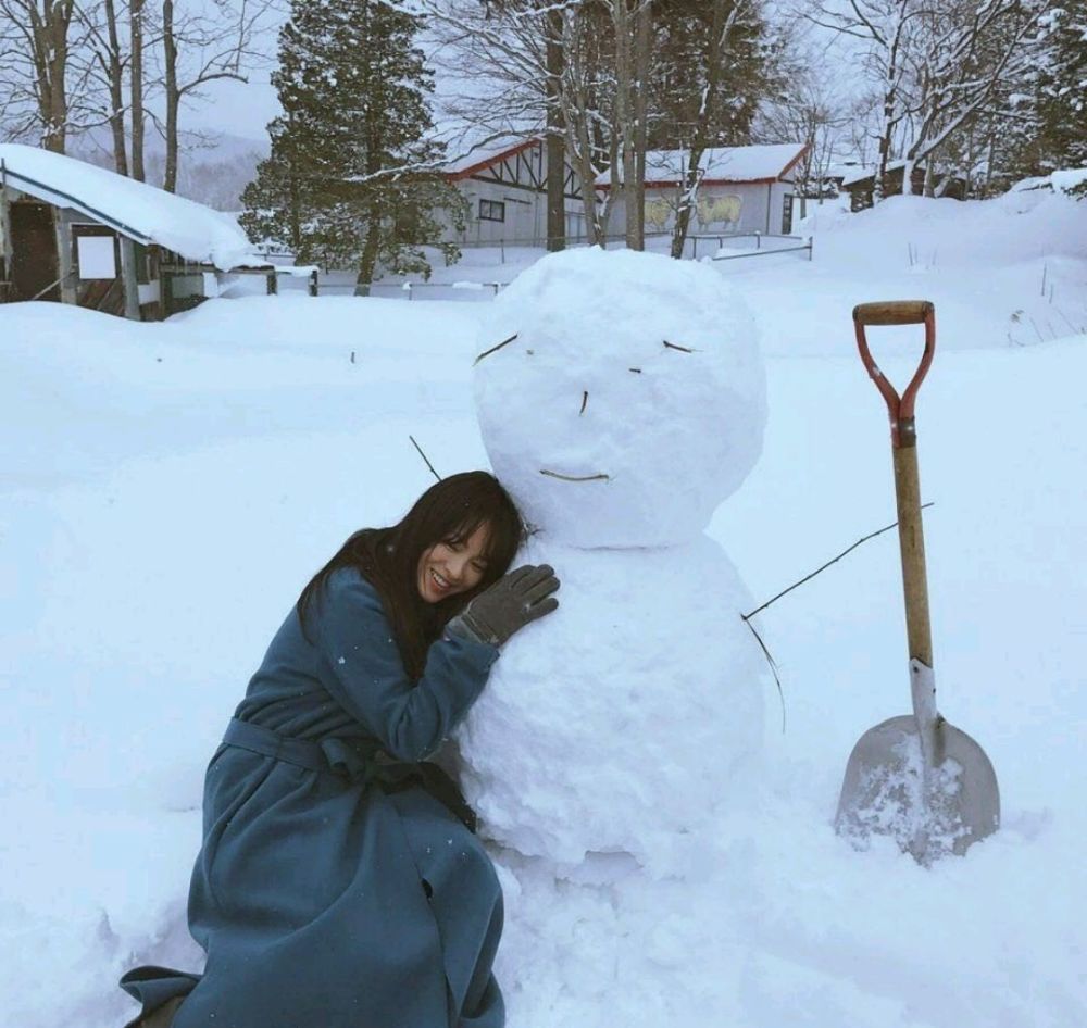 宋慧乔化身冰雪美人！雪地大片美得清纯治愈 明星搭配 第5张