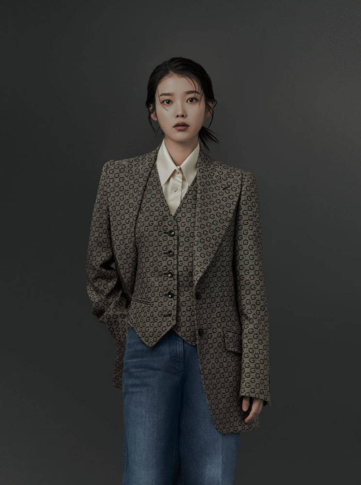 IU李知恩《GQ》杂志大片公开，娇俏美人变身高冷美女惊艳全场 时尚 第1张
