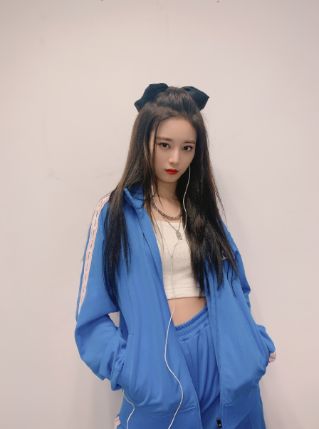 看到徐艺洋小公主造型后，宛如从漫画里走出来的人 明星搭配 第6张