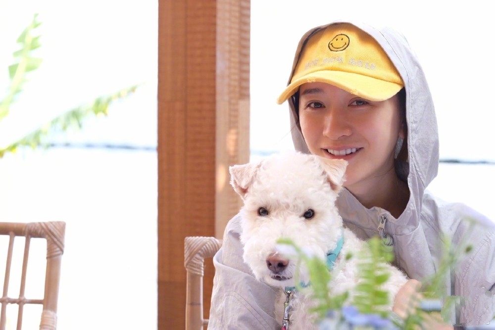 李小冉这么多年一点都没变！游玩迪士尼可爱如少女 时尚 第5张