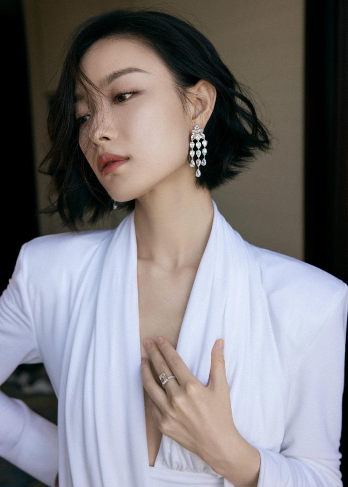 “脸大”偏偏还剪了短发？不久靠这几招，修饰脸型连倪妮都用上了 美容健康 第1张