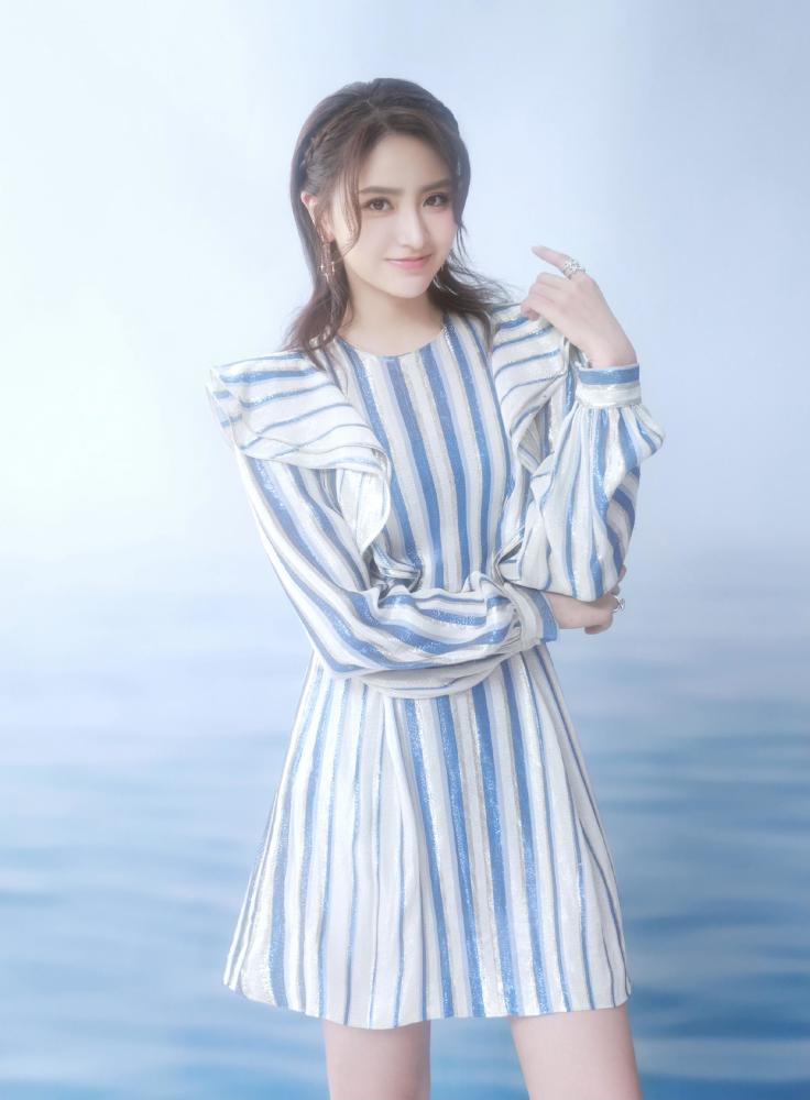 金子涵加盟《我们恋爱吧》，条纹蝴蝶袖裙清新，呆萌可爱表情包 时尚 第4张