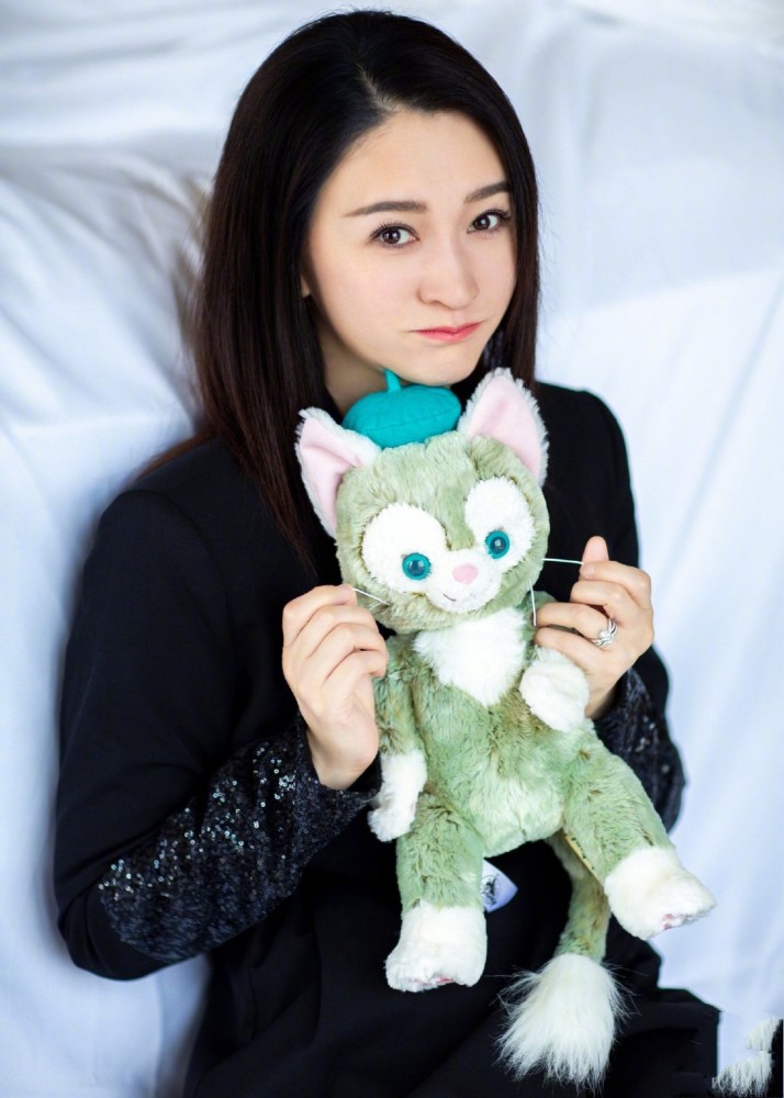 李小冉这么多年一点都没变！游玩迪士尼可爱如少女 时尚 第6张