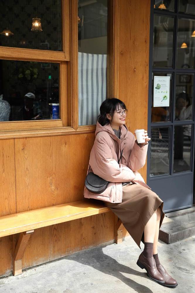 可以直接COPY的羽绒服穿搭，配针织连衣裙配温柔半身裙韩范十足 穿搭 第5张