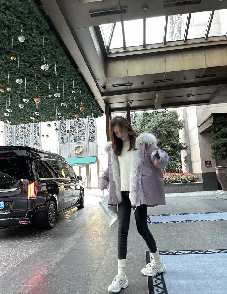 张子萱发博促销，紫色棉衣修身裤少女感十足 时尚 第4张