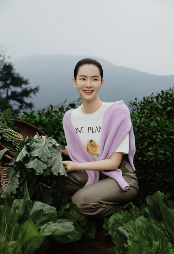 怎样穿出针织衫的精致与大方？学戚薇简单穿搭也超迷人 时尚 第5张