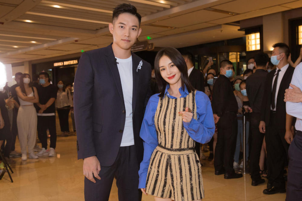 王子文穿黑色连衣裙出席活动低调华丽，美出了新高度 时尚 第1张