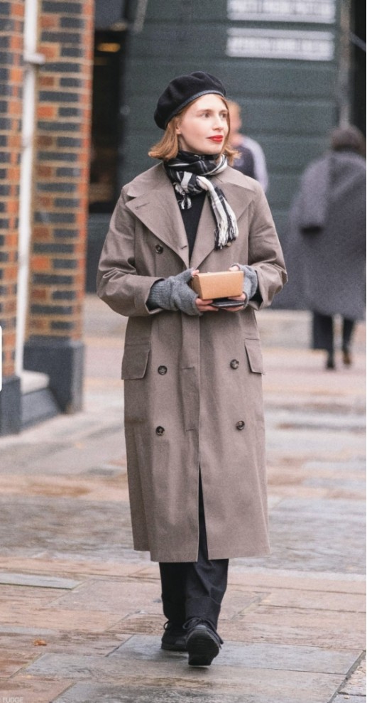 巴黎街头少女冬季穿搭保暖又时髦！简约的款式搭配精致还好看 街拍潮人 第3张