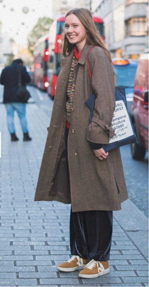 巴黎街头少女冬季穿搭保暖又时髦！简约的款式搭配精致还好看 街拍潮人 第2张