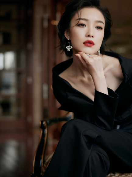 倪妮穿西服露出直角肩，女生看了都羡慕 时尚 第3张