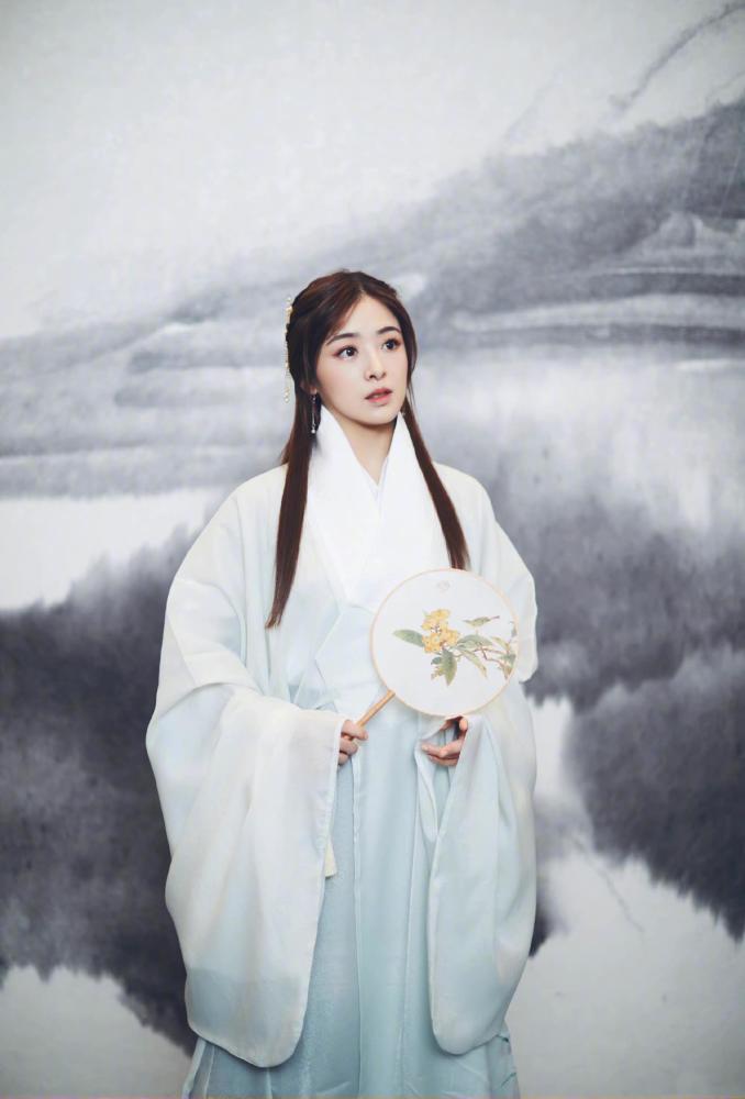 张含韵薄荷绿古装纱裙，清冷唯美如小龙女穿越 时尚 第3张