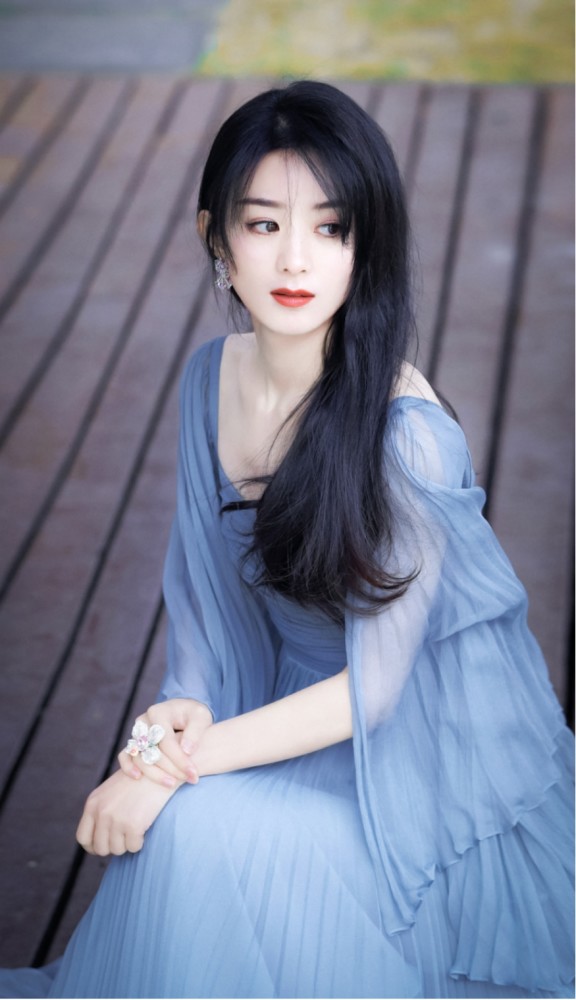 换了造型师的赵丽颖气质“飞升”！穿蓝色纱裙清新淡雅太迷人 时尚 第5张