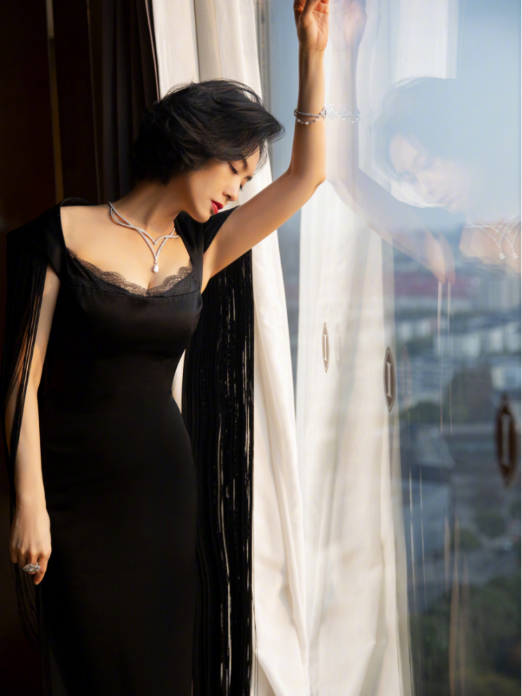 什么样的女人最完美？朱茵优雅穿搭展现出完美女人味 时尚 第4张