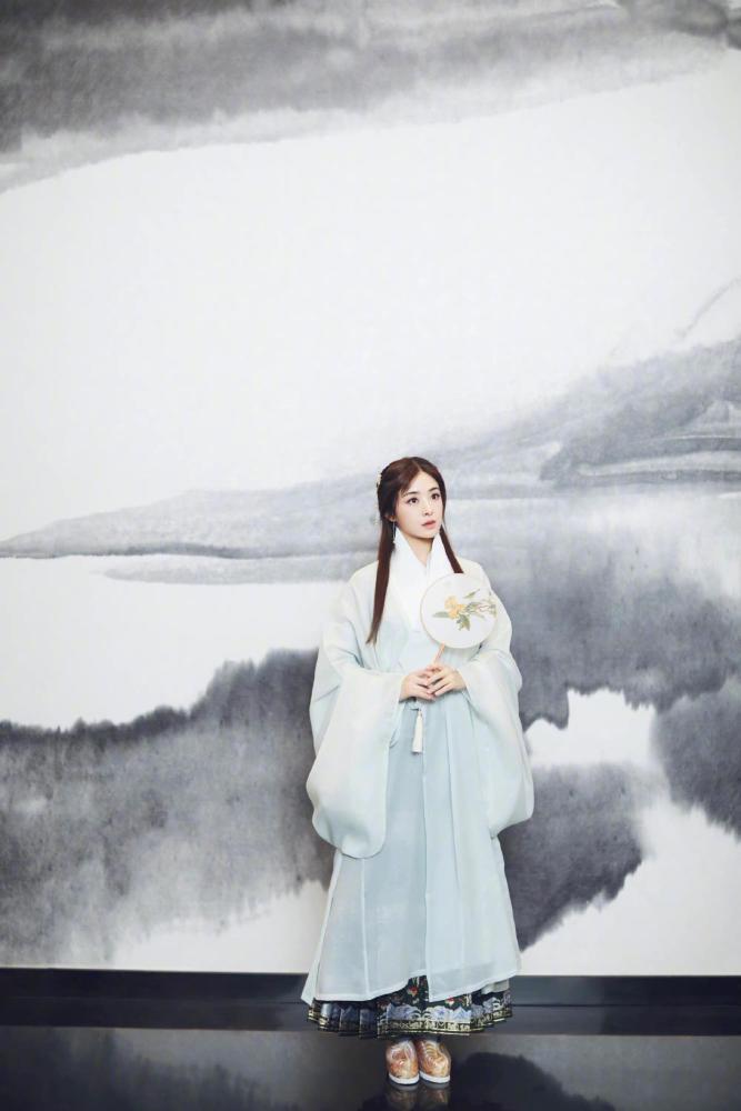 张含韵薄荷绿古装纱裙，清冷唯美如小龙女穿越 时尚 第2张