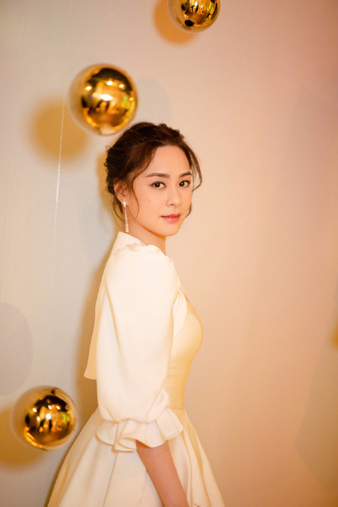 钟欣潼瘦身后穿公主裙出席活动，39岁少女感满满 时尚 第4张