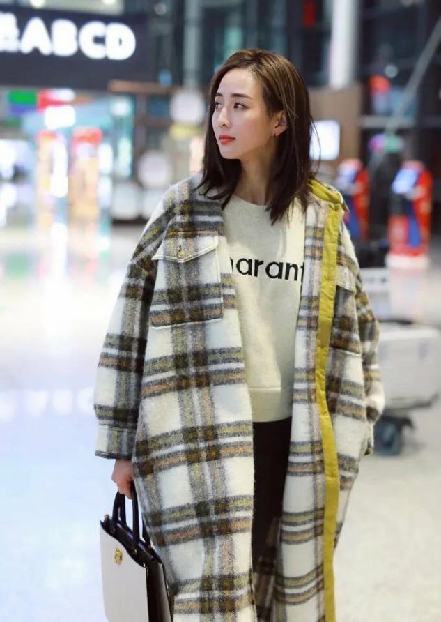 张钧甯格子长裙搭配过膝长靴秀出好身材，温婉高级又有女人味 时尚 第4张