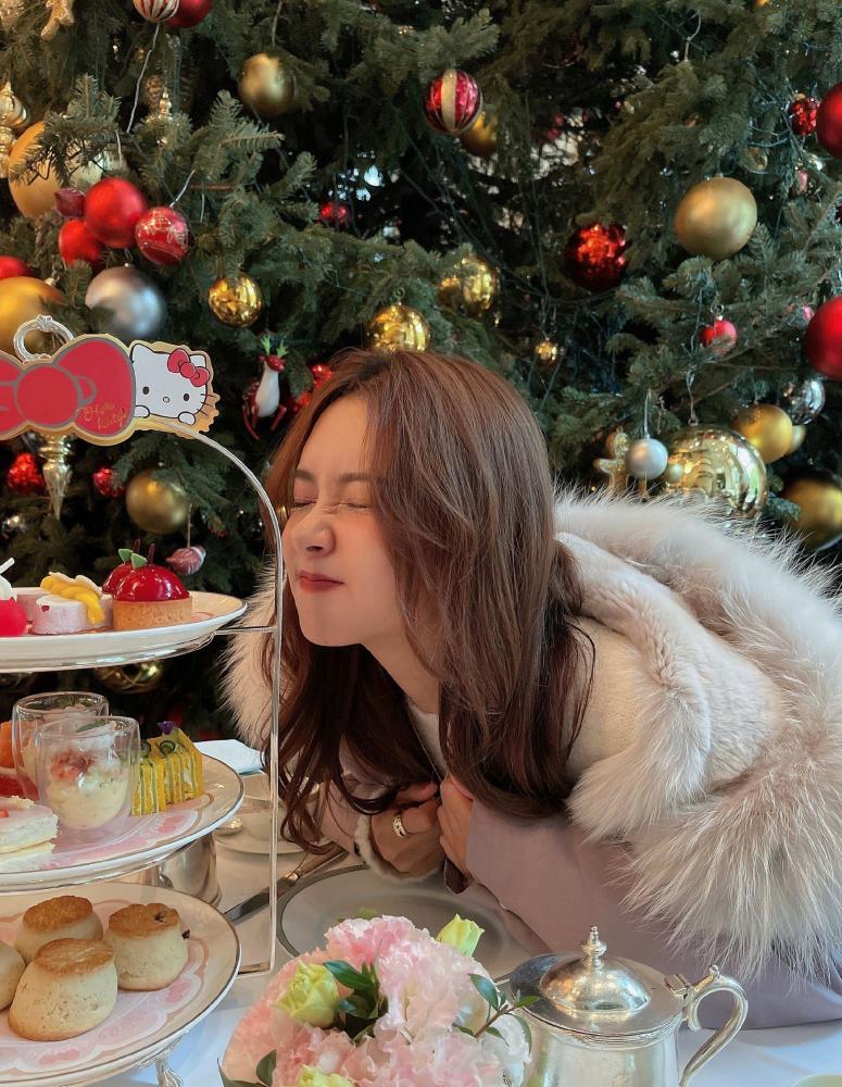 张子萱发博促销，紫色棉衣修身裤少女感十足 时尚 第3张
