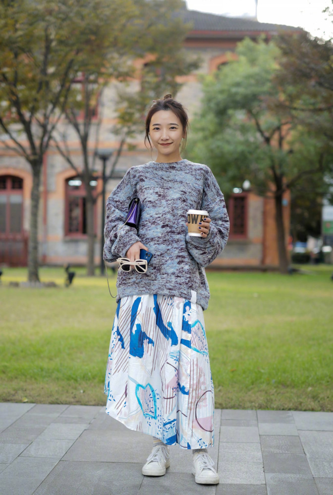 国内街拍：如何给穿搭做减法？叠穿只会变臃肿，换个思路变更美 街拍潮人 第7张