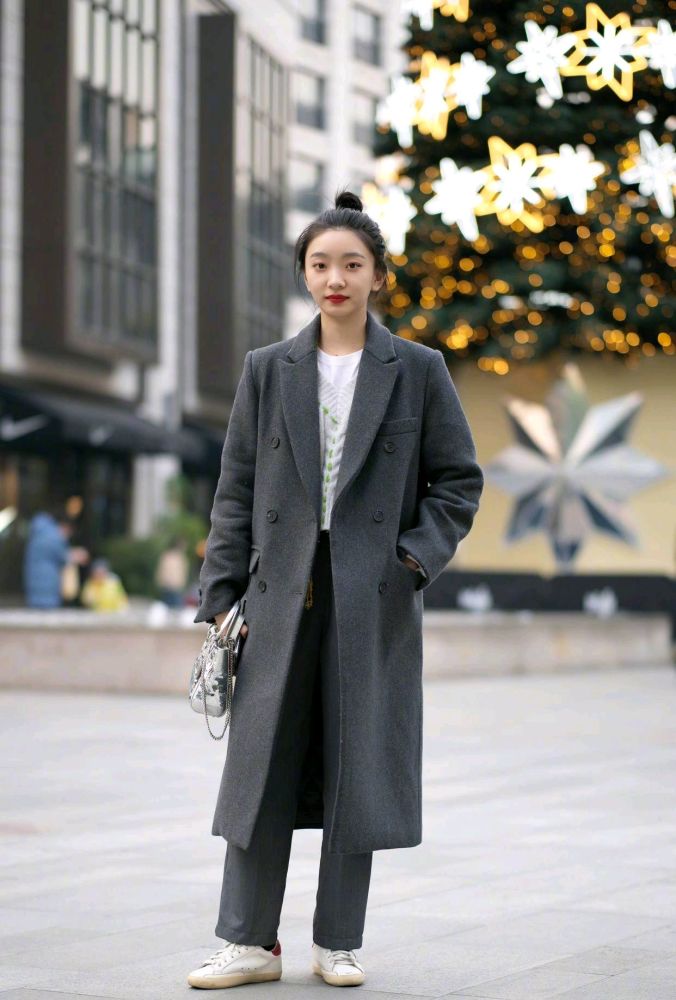 国内街拍：如何给穿搭做减法？叠穿只会变臃肿，换个思路变更美 街拍潮人 第1张
