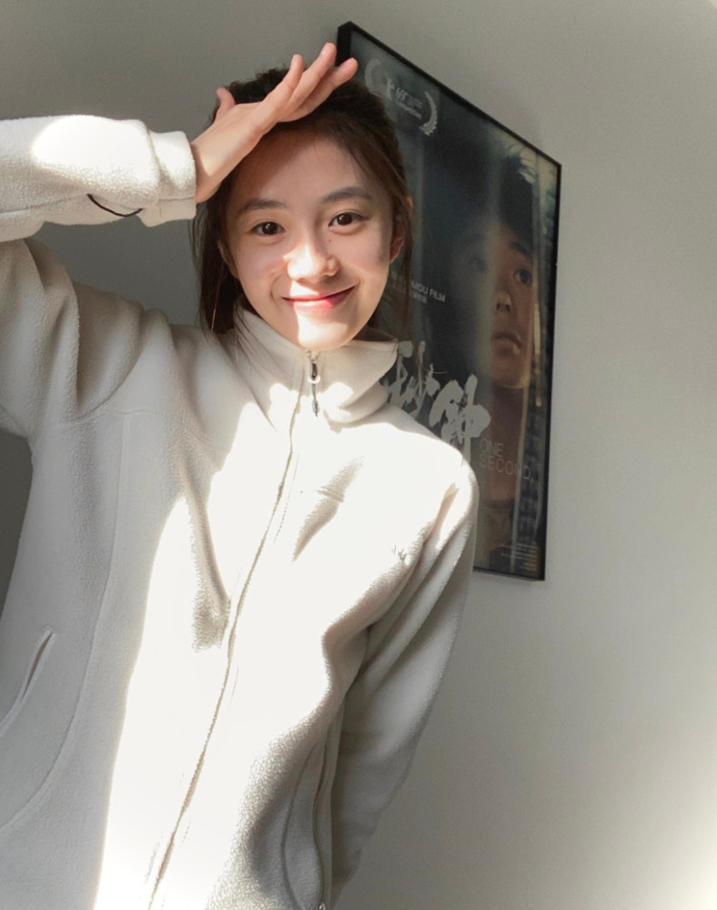 谋女郎刘浩存美艳浓妆显成熟，不再是素面朝天的打扮 时尚 第6张